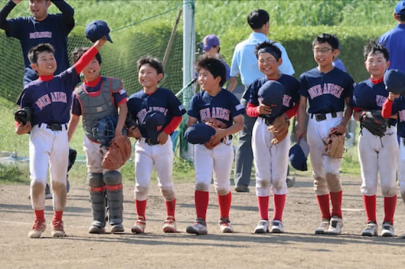 試合後に笑顔で並ぶブエナビスタの選手たち